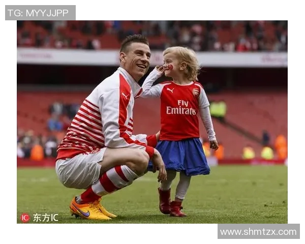 高清足球明星手办图片欣赏让你感受球场魅力与艺术结合的完美瞬间